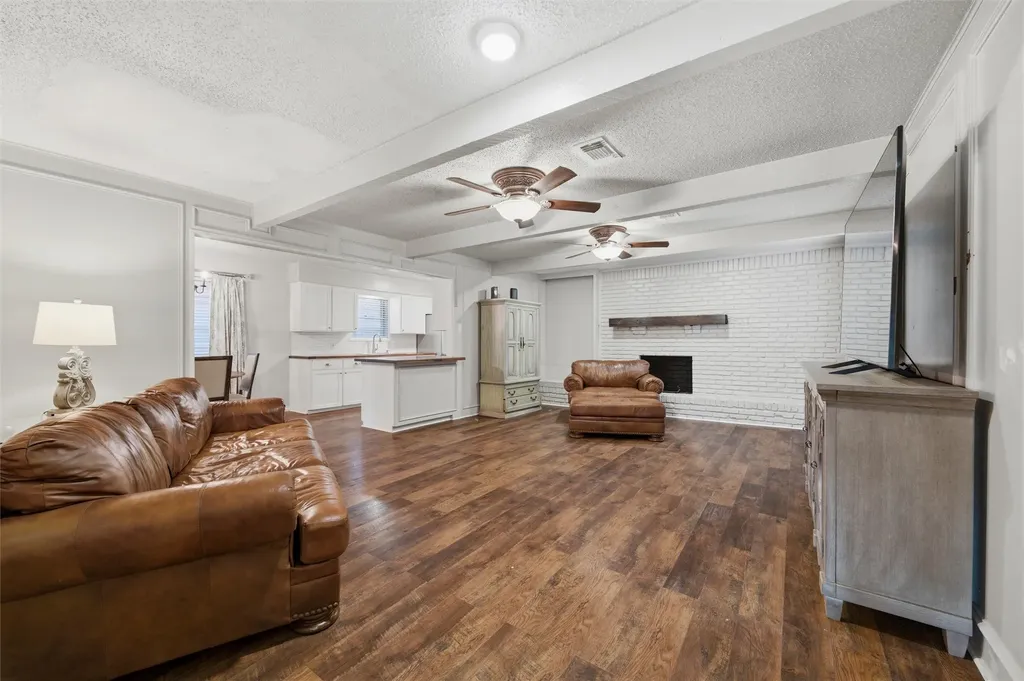 409 E Scotland Drive Irving TX 75062