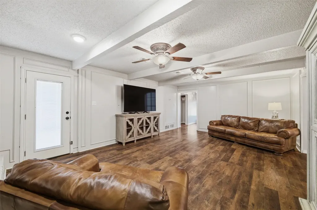 409 E Scotland Drive Irving TX 75062