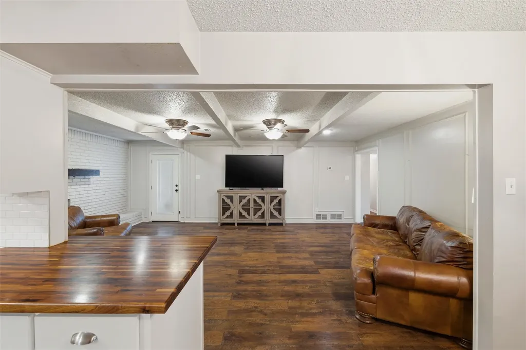 409 E Scotland Drive Irving TX 75062