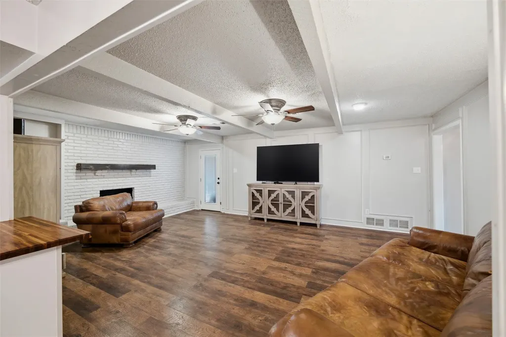 409 E Scotland Drive Irving TX 75062