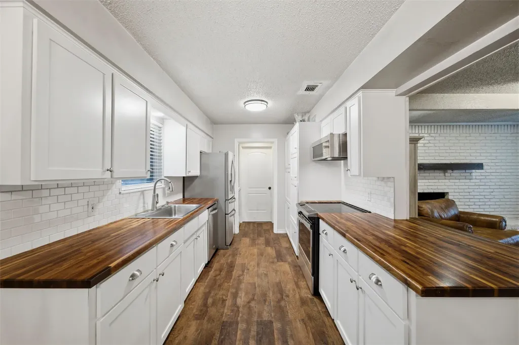 409 E Scotland Drive Irving TX 75062