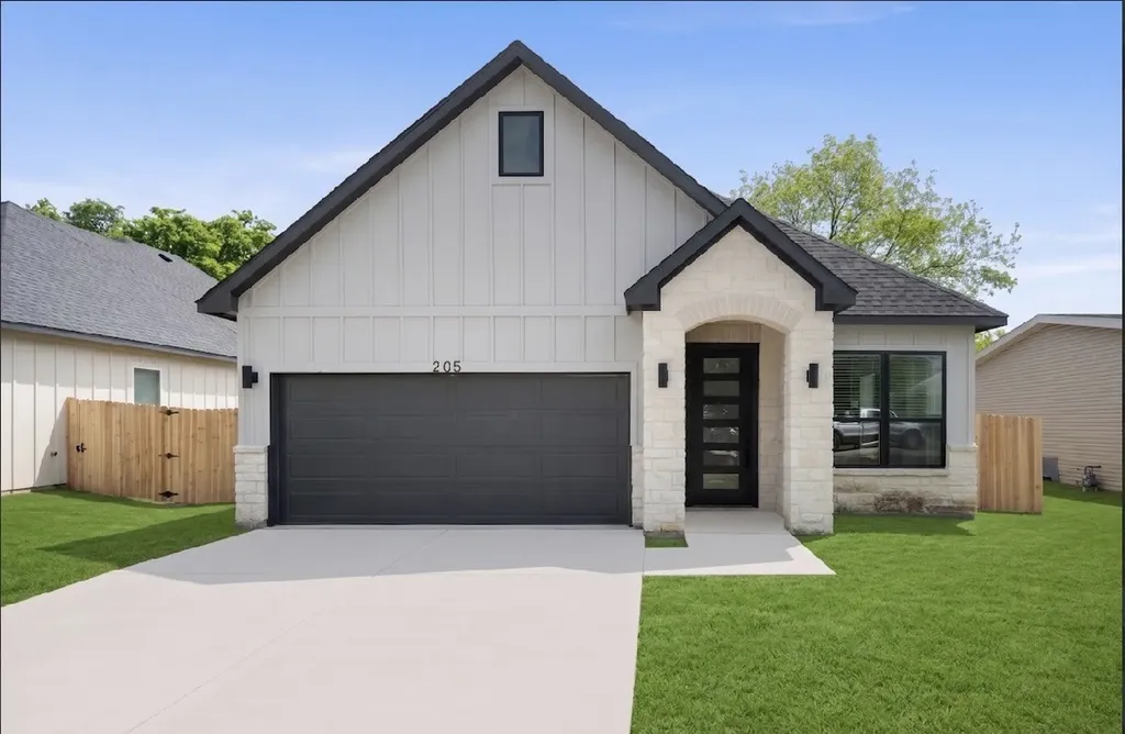 205 Grayson Street Leonard TX 75452