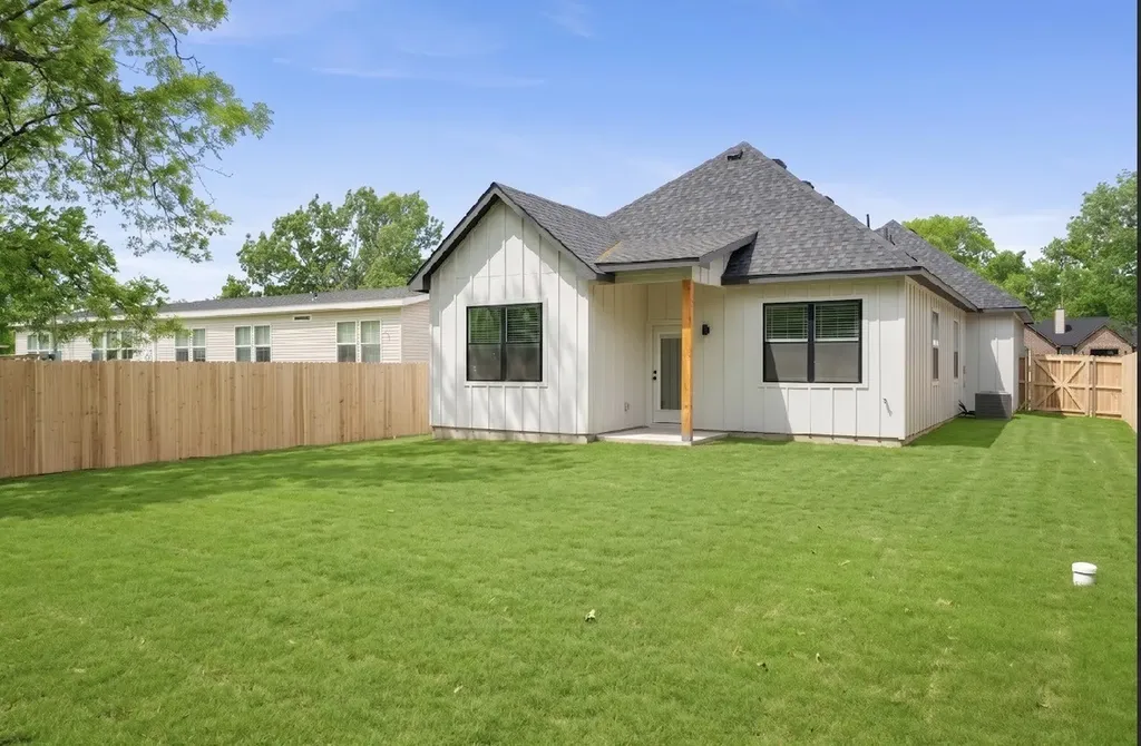 205 Grayson Street Leonard TX 75452