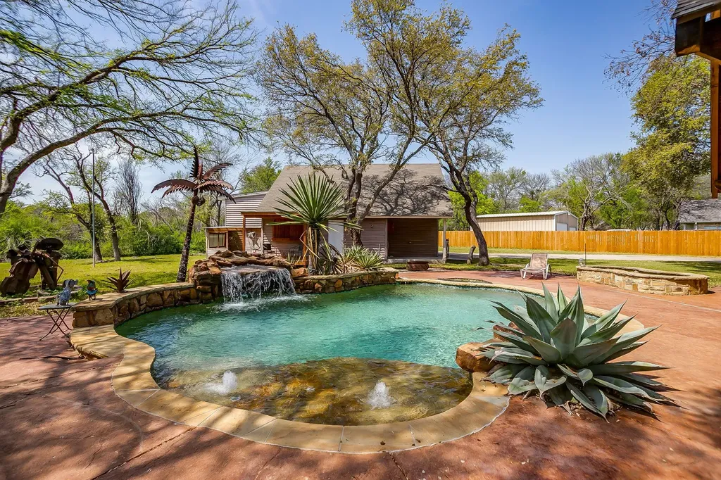 128 Oakwood Court Lakeside TX 76135
