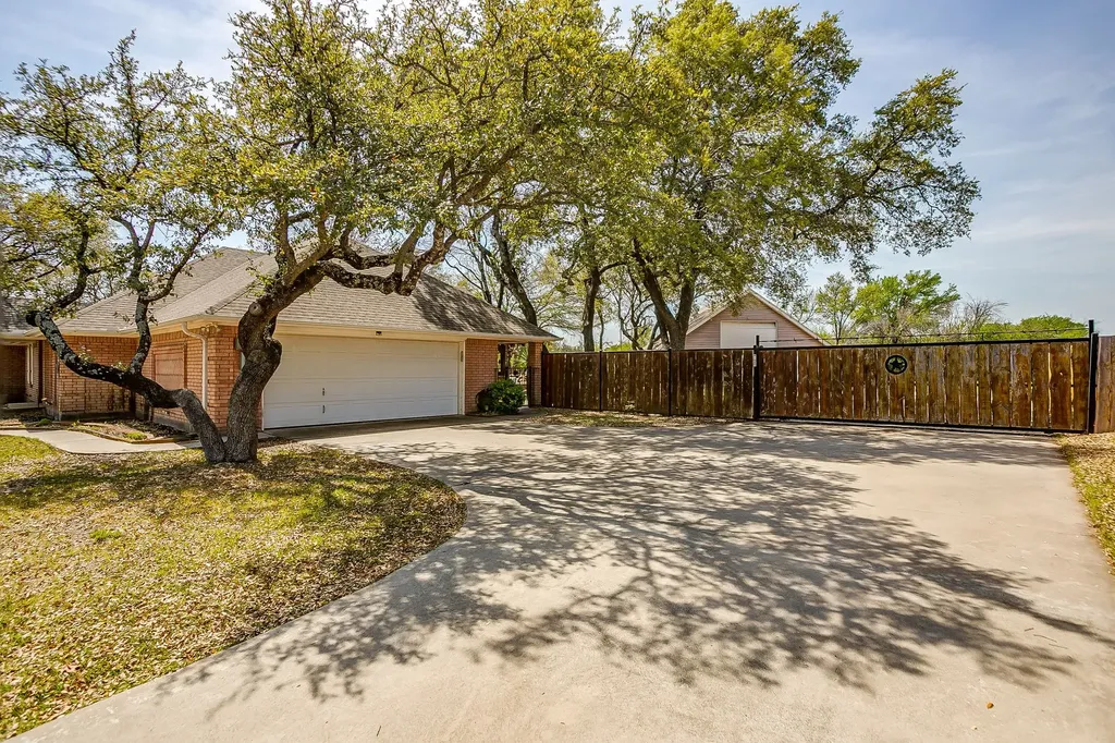 128 Oakwood Court Lakeside TX 76135