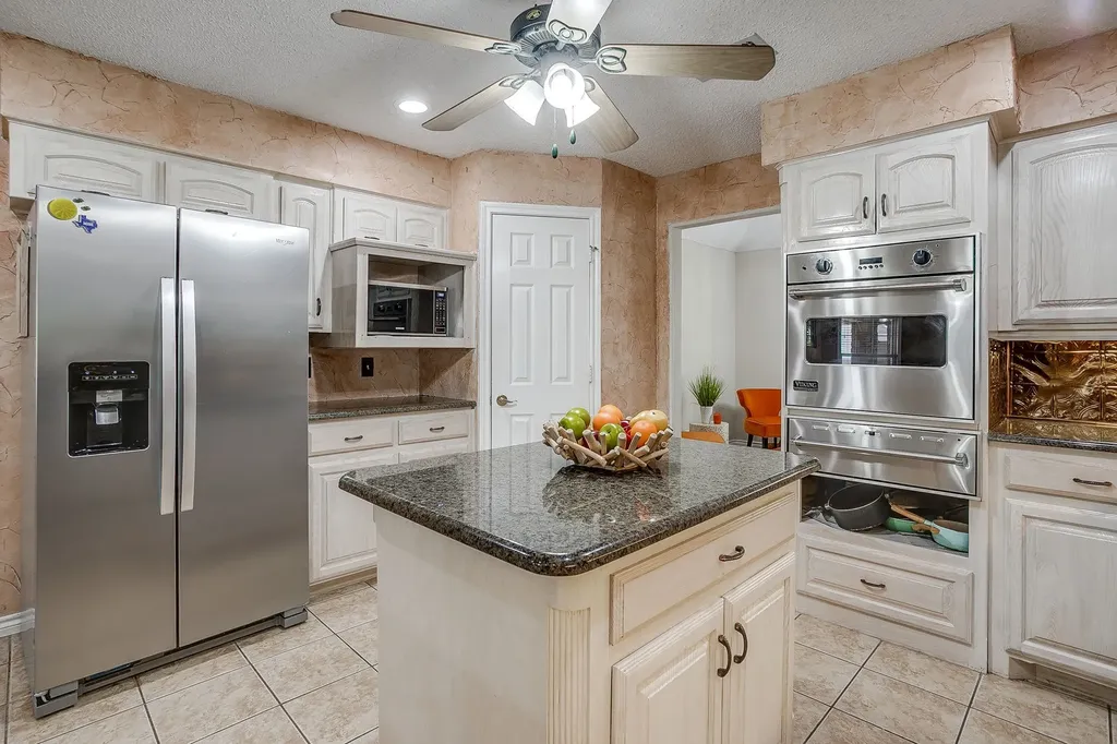 128 Oakwood Court Lakeside TX 76135