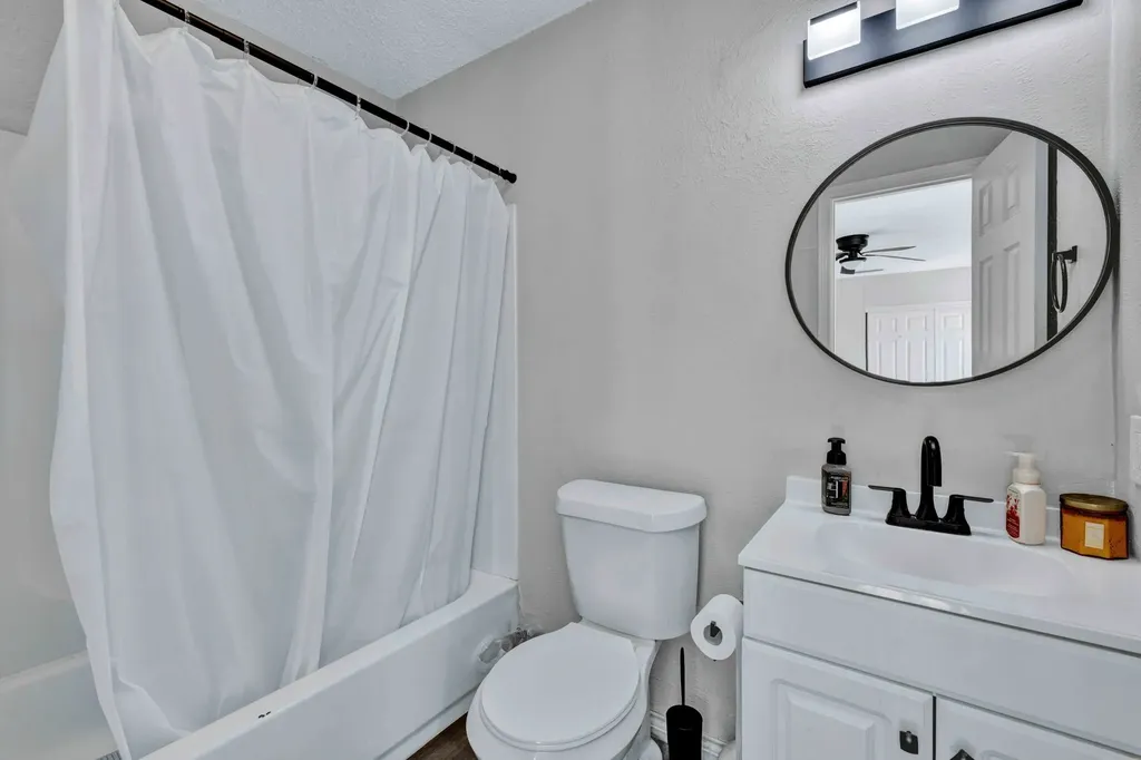 4904 Rollingwood Court Garland TX 75043
