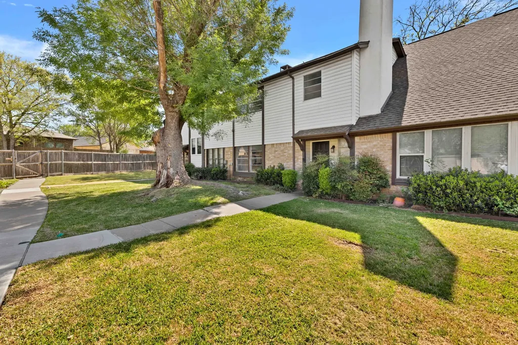 4904 Rollingwood Court Garland TX 75043