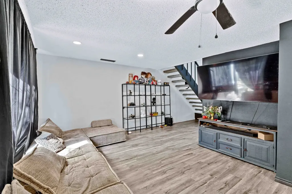 4904 Rollingwood Court Garland TX 75043