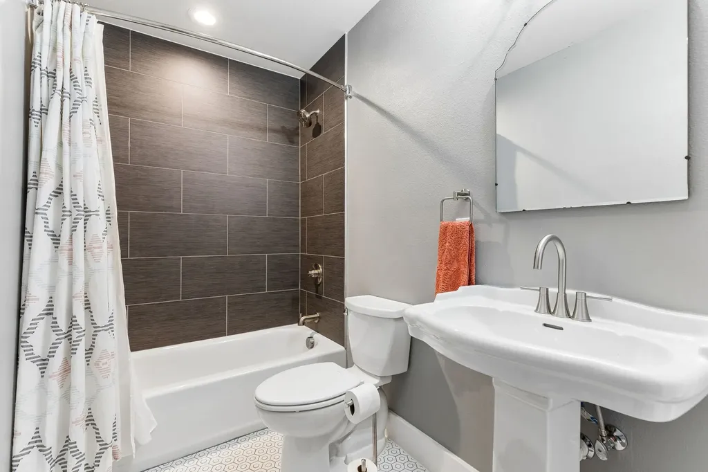 110 S Walnut Roanoke TX 76262