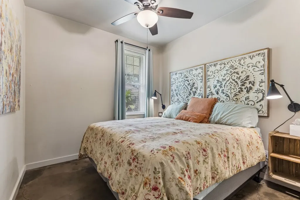 110 S Walnut Roanoke TX 76262