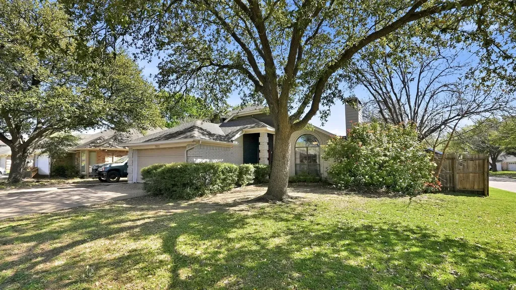 7921 Tree Leaf Lane Fort Worth TX 76123