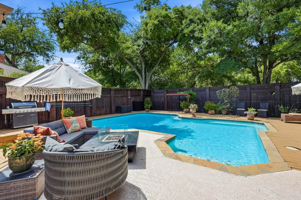 14917 Oaks North Drive Addison TX 75254