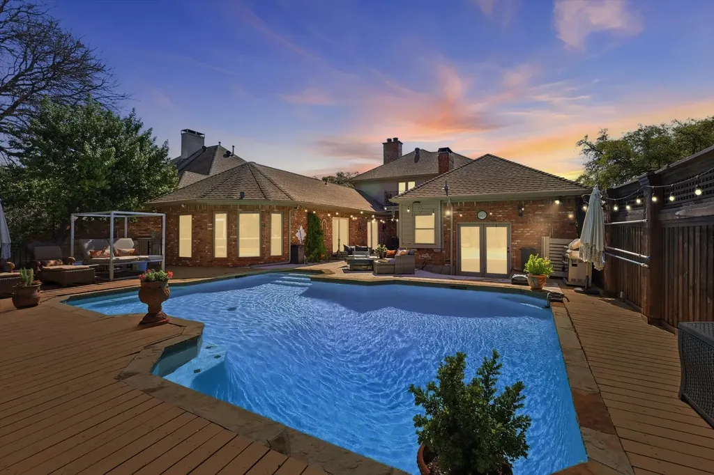 14917 Oaks North Drive Addison TX 75254