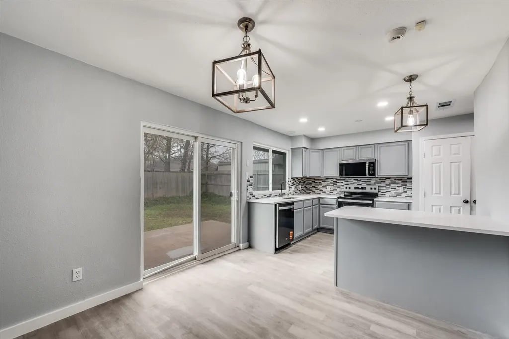 2006 Elmridge Drive Arlington TX 76012
