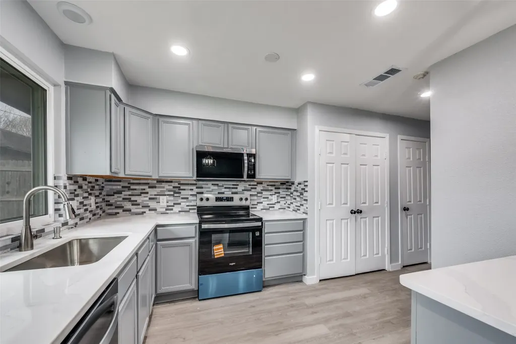 2006 Elmridge Drive Arlington TX 76012