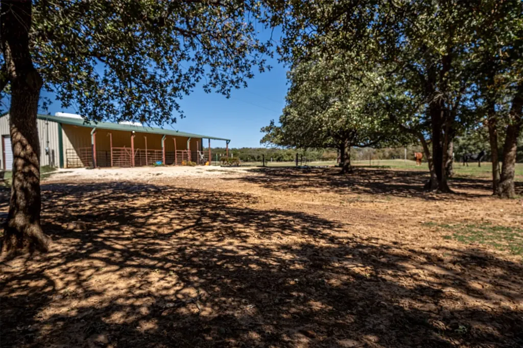 1293 Hcr 1425 Covington TX 76636