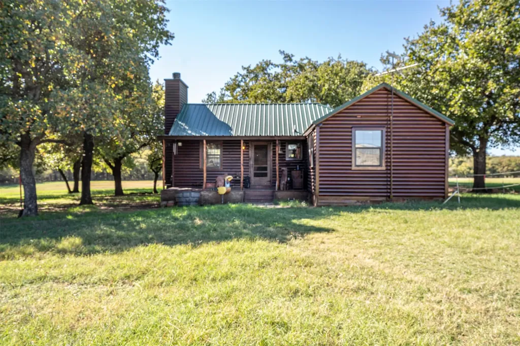 1293 Hcr 1425 Covington TX 76636