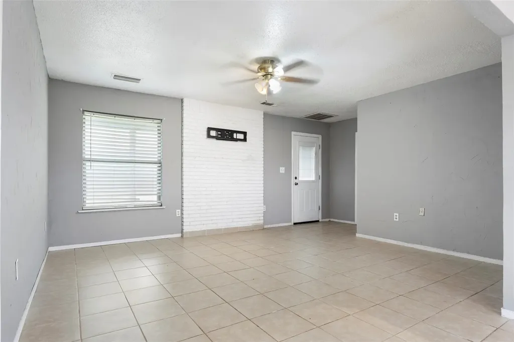 1106 Hcr 1414 Covington TX 76636