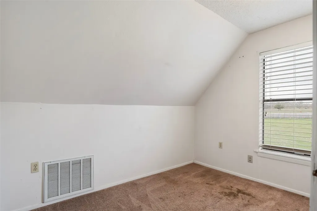 1106 Hcr 1414 Covington TX 76636