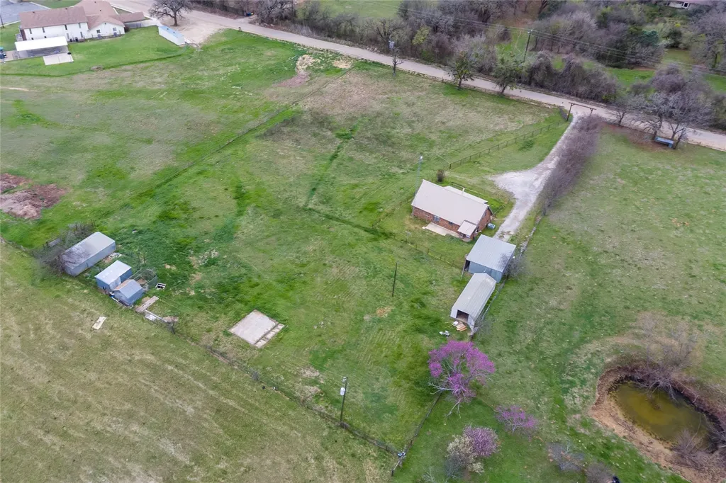 1106 Hcr 1414 Covington TX 76636