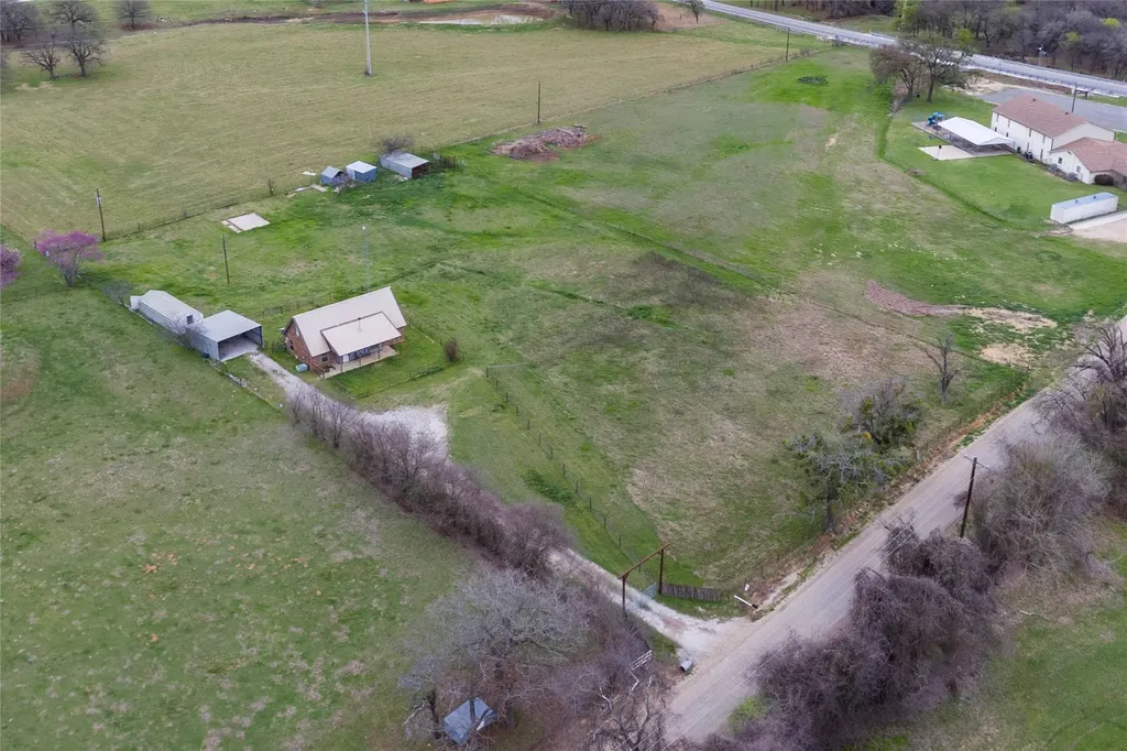1106 Hcr 1414 Covington TX 76636