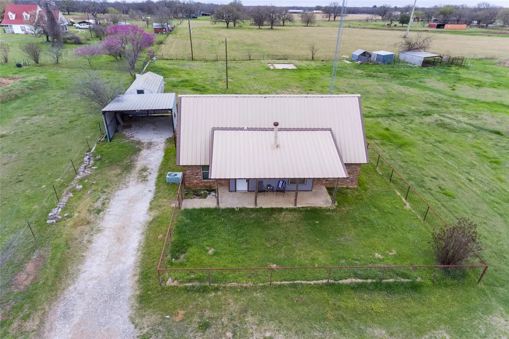 1106 Hcr 1414 Covington TX 76636