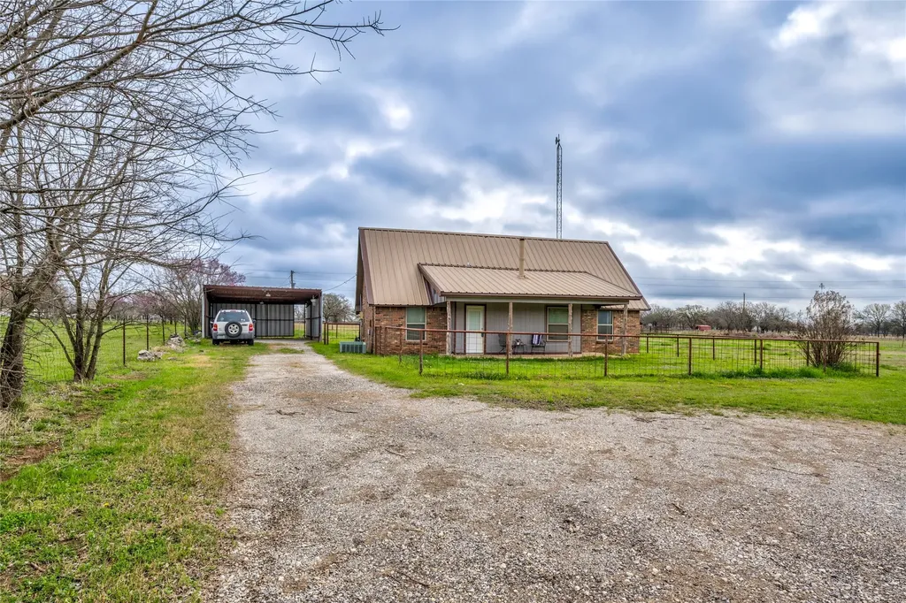 1106 Hcr 1414 Covington TX 76636