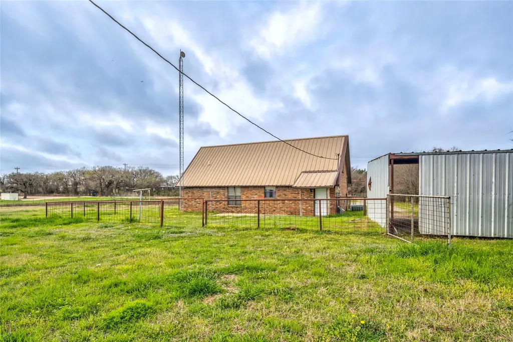 1106 Hcr 1414 Covington TX 76636