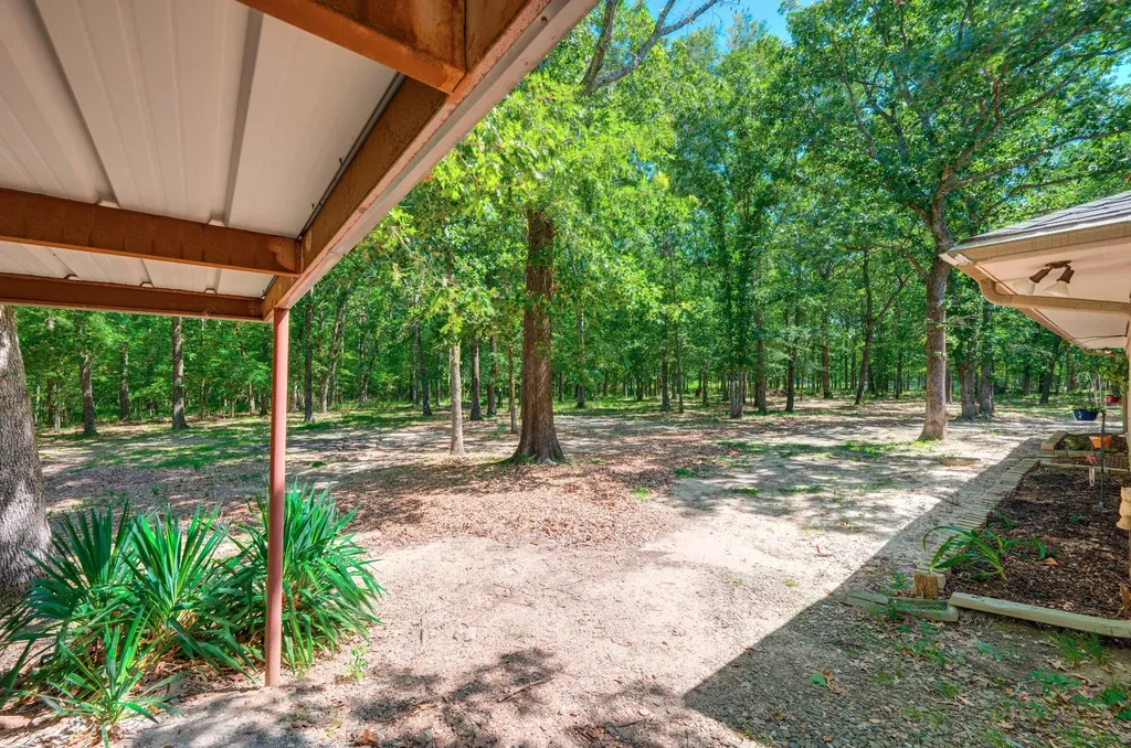 104 County Road 1114 Bogata TX 75417