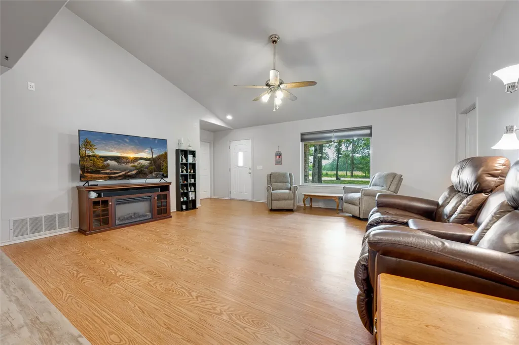 104 County Road 1114 Bogata TX 75417
