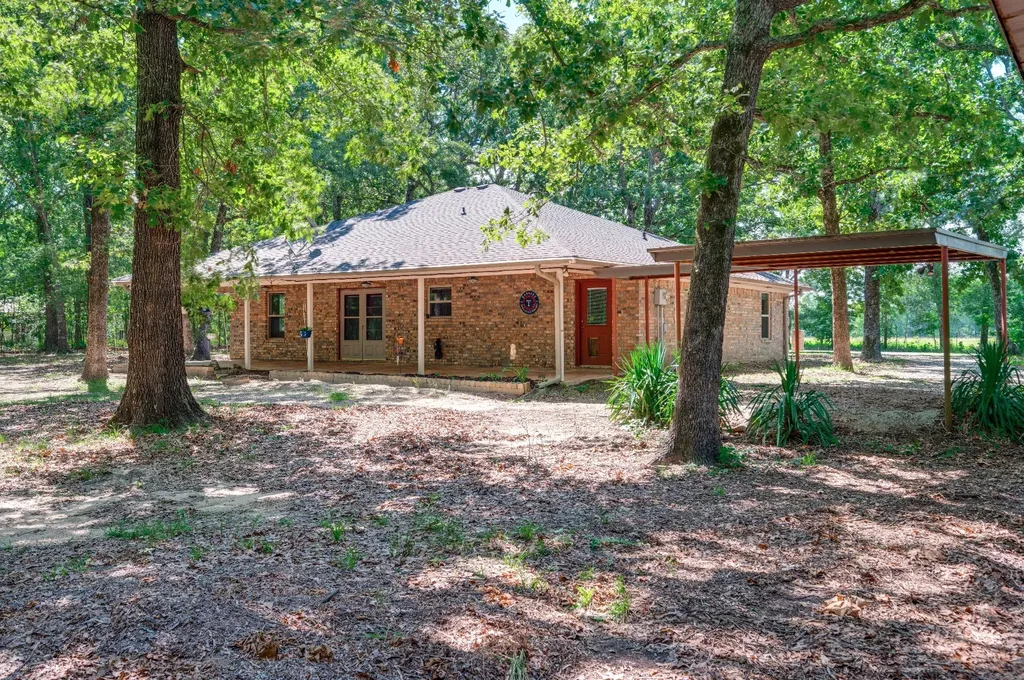 104 County Road 1114 Bogata TX 75417