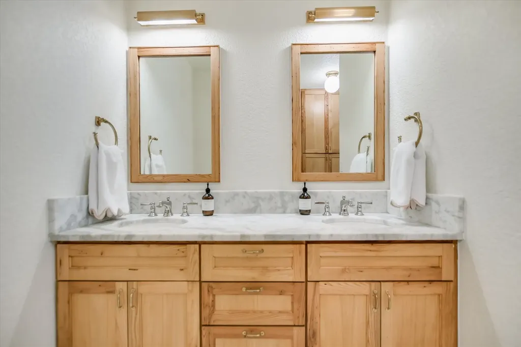 316 Mountain View Sunrise Beach Village TX 78643