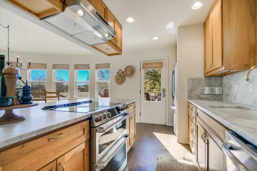316 Mountain View Sunrise Beach Village TX 78643