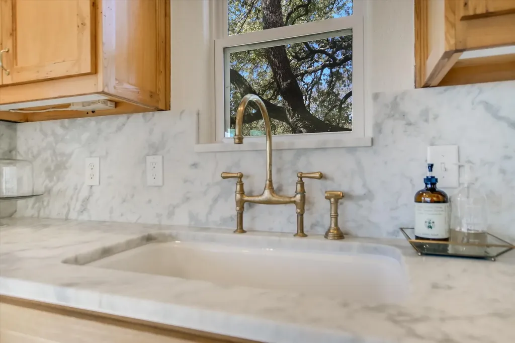 316 Mountain View Sunrise Beach Village TX 78643