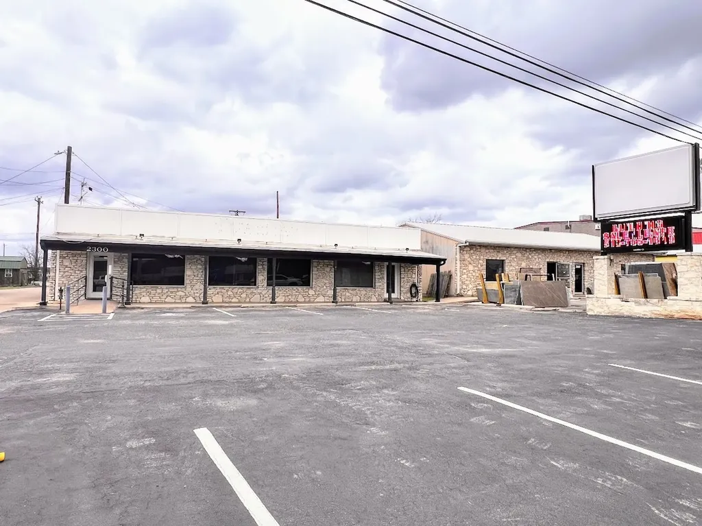 2300 N Us Highway 281 Marble Falls TX 78654