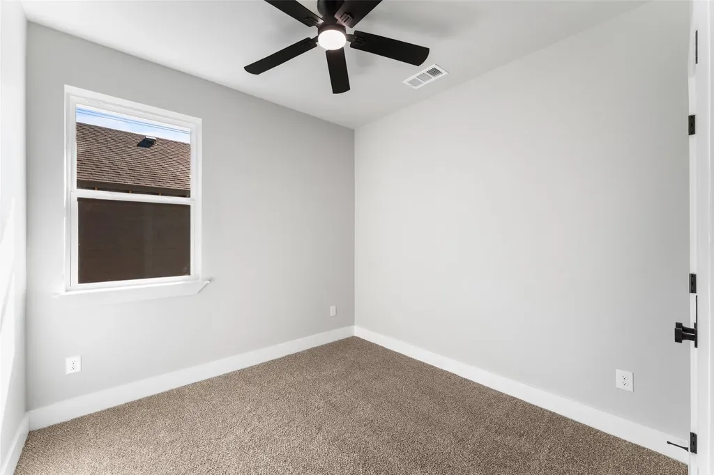 612 1/2 N Robinson Street Cleburne TX 76031