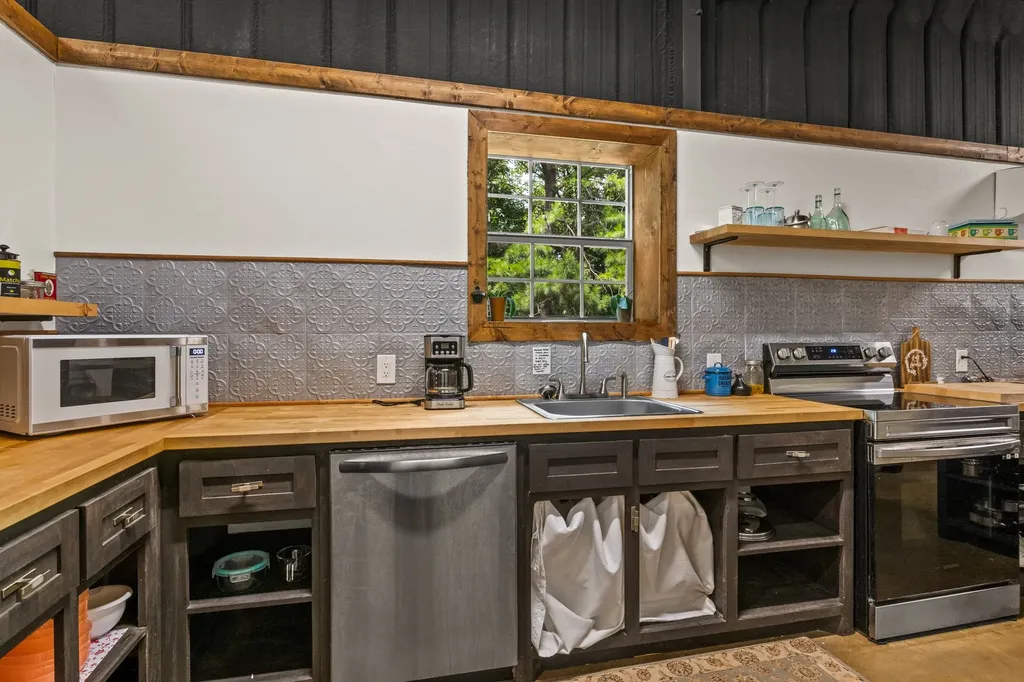 140 County Road 2242 Daingerfield TX 75638
