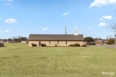 801 N 1st Street Iowa Park TX 76367