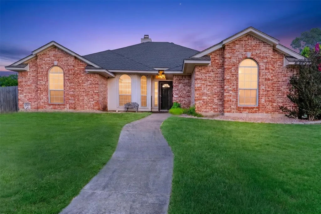 124 Topaz Circle Hewitt TX 76643
