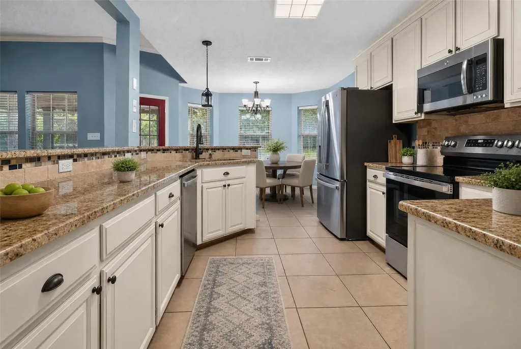124 Topaz Circle Hewitt TX 76643