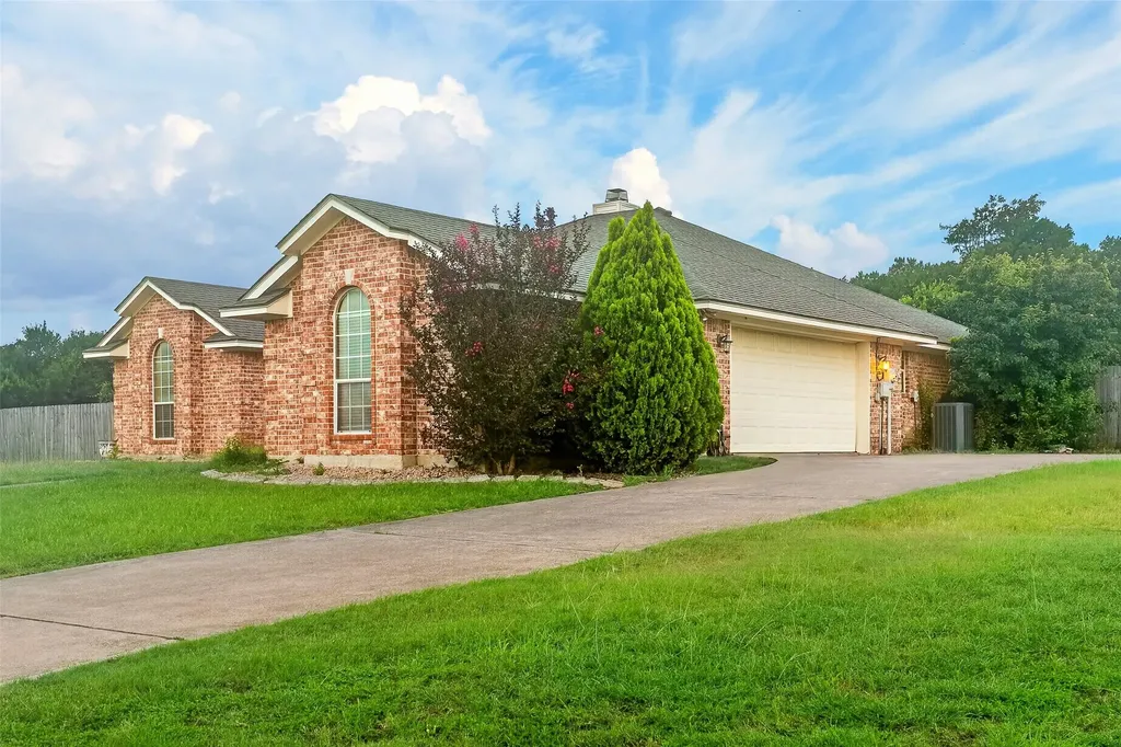 124 Topaz Circle Hewitt TX 76643