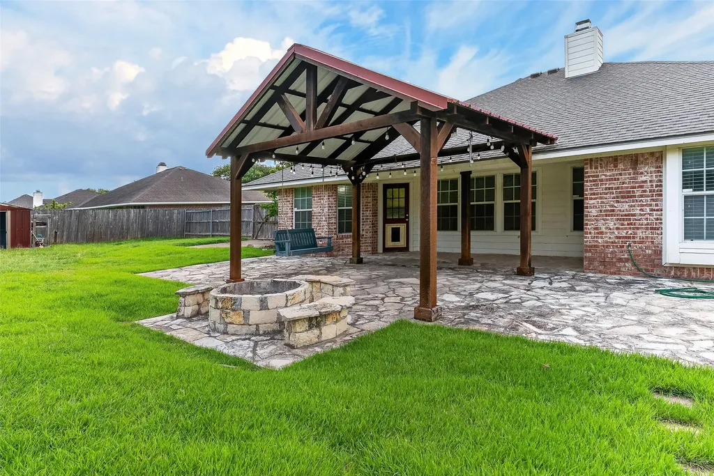 124 Topaz Circle Hewitt TX 76643