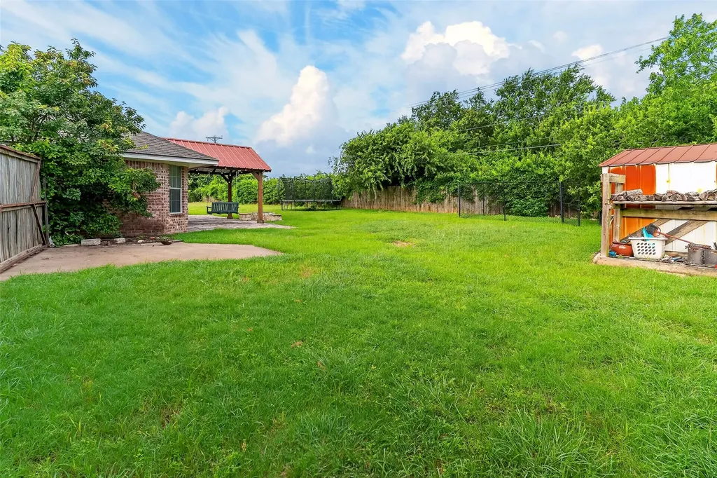 124 Topaz Circle Hewitt TX 76643