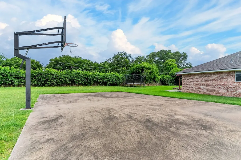 124 Topaz Circle Hewitt TX 76643