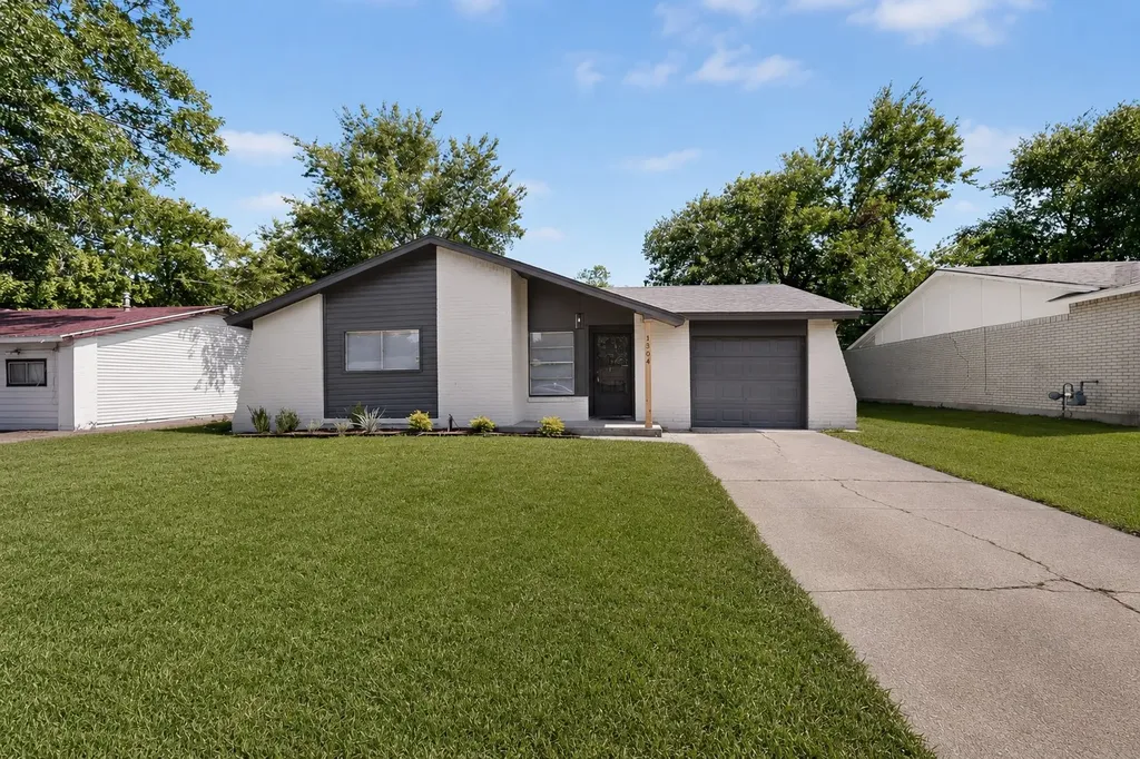 1304 Glynn Oaks Drive Arlington TX 76010