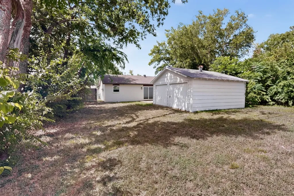 1304 Glynn Oaks Drive Arlington TX 76010