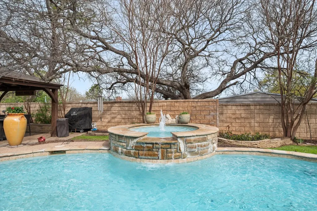 2703 Katherine Court Dalworthington Gardens TX 76016