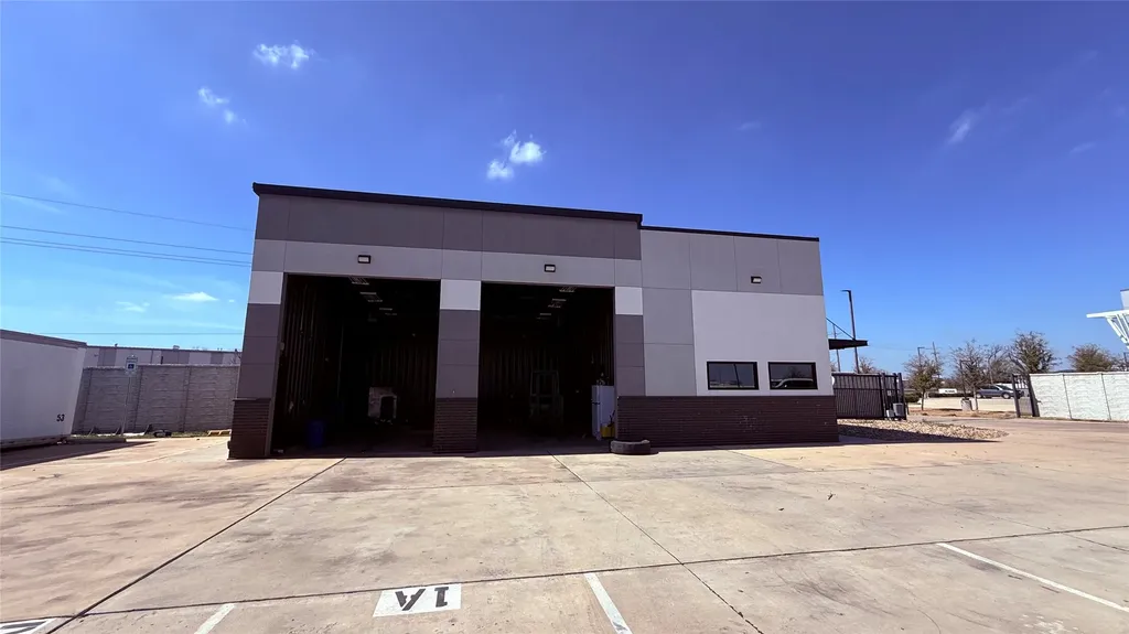1203 S Railroad Street Lewisville TX 75057