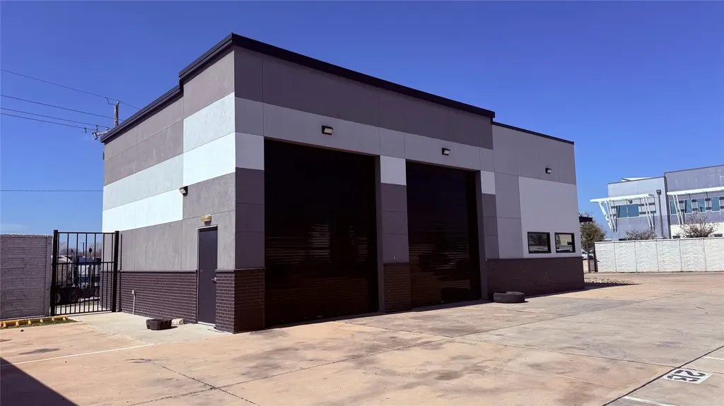 1203 S Railroad Street Lewisville TX 75057